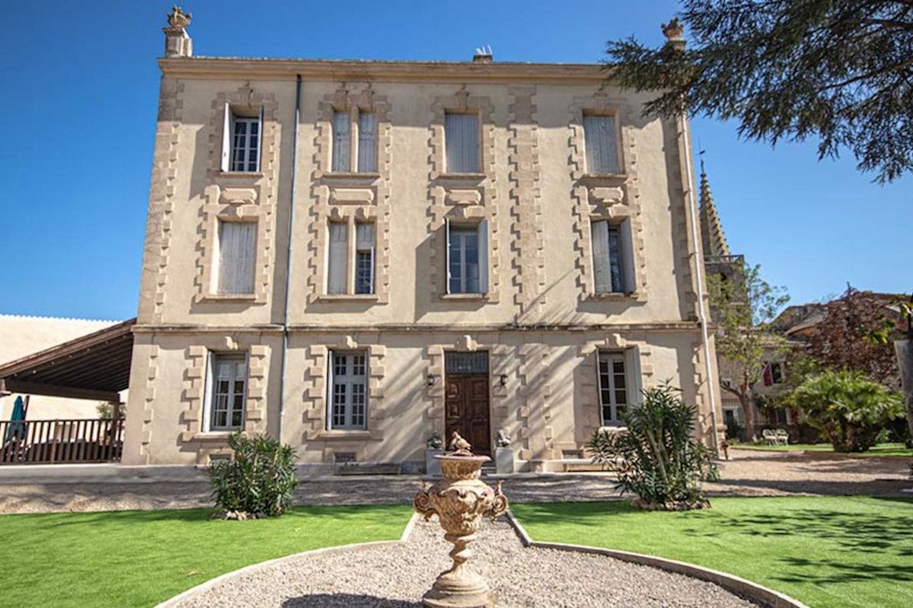 Holiday chateau in South of Fance