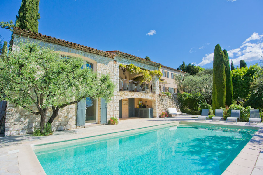 Holiday home in Provence with private heated pool
