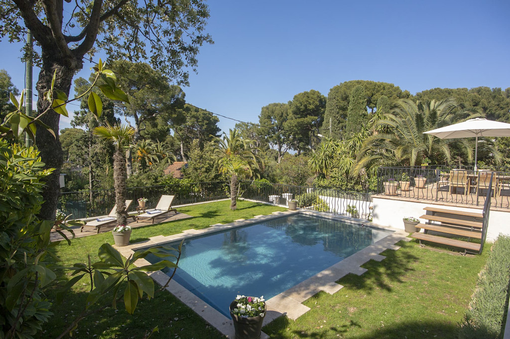 Piscine privée à Antibes