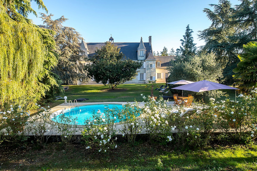 Private pool Château de la Ronde