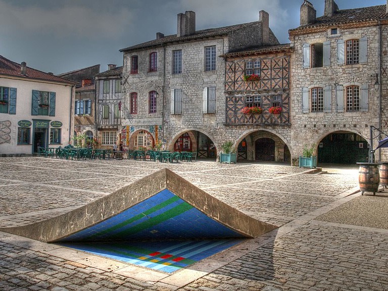 Lauzerte - Place des Cornières