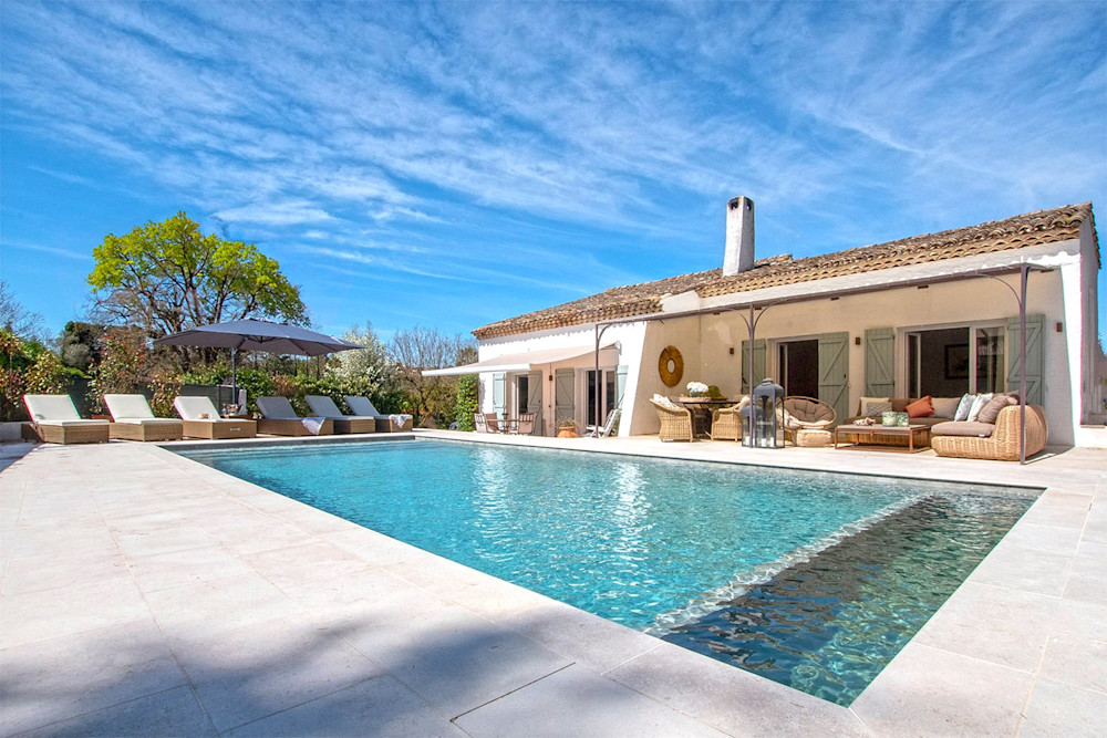 Self-catering holiday rentals with private pools in France | Pure France
