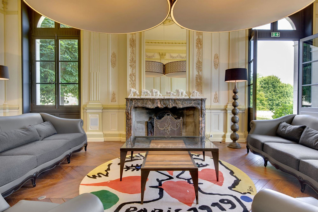 Sitting room in château