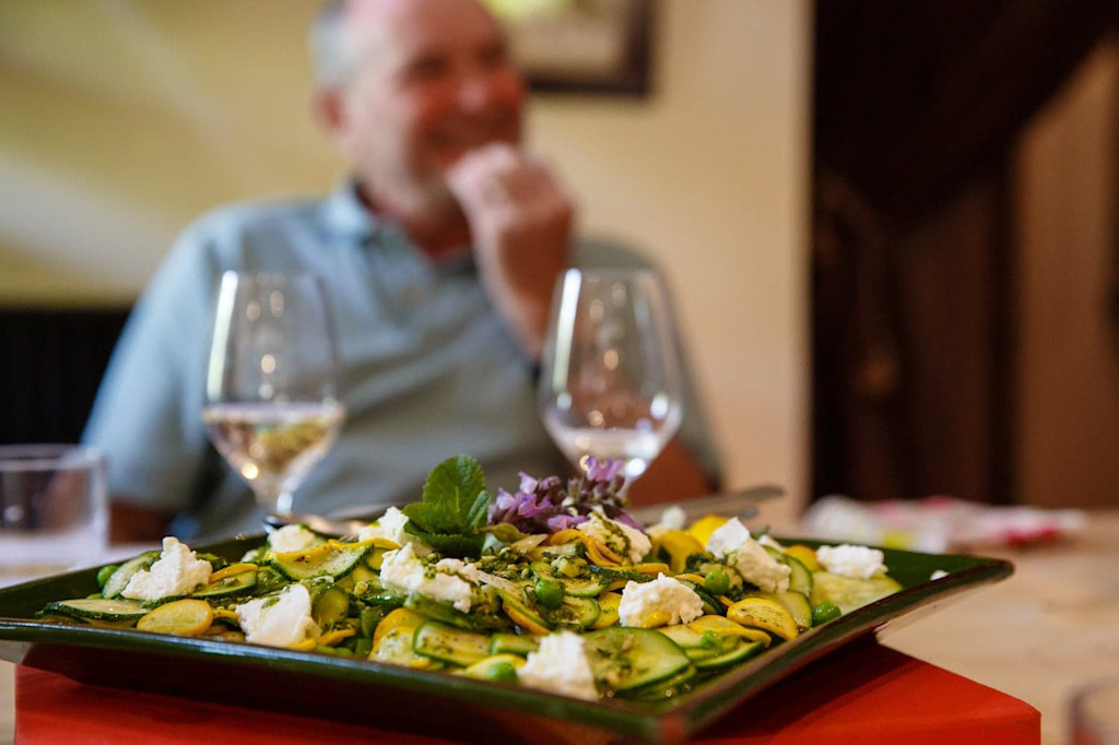 Caparccio de courgettes, avec légumes et chèvre frais