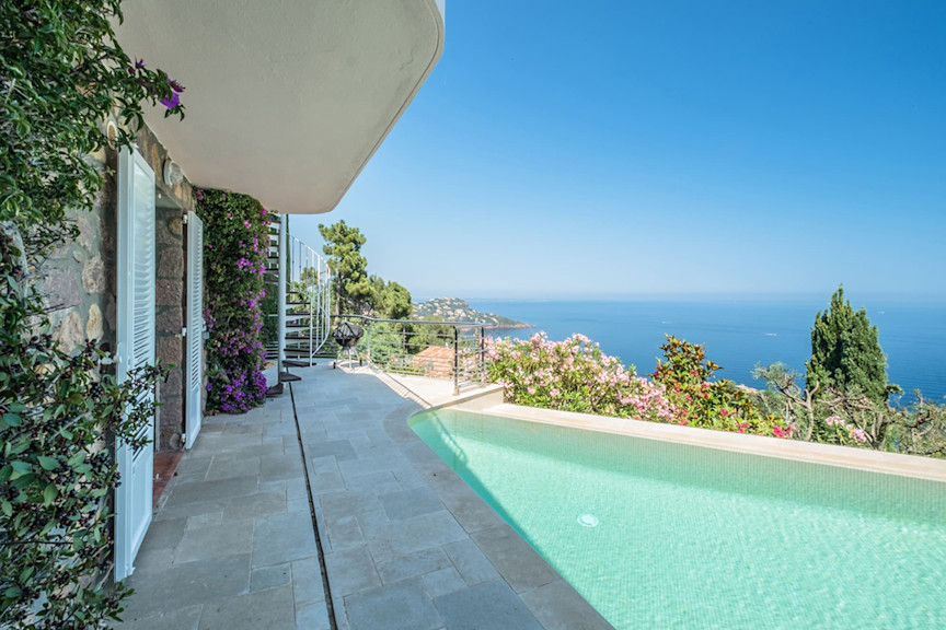 83126 - Villa Le Trayas