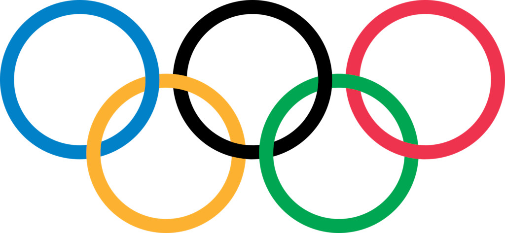 © Pierre de Coubertin (1863-1937) — https://olympics.com/images/static/b2p-images/logo_color.svg, Domaine public, https://commons.wikimedia.org/w/index.php?curid=12569757