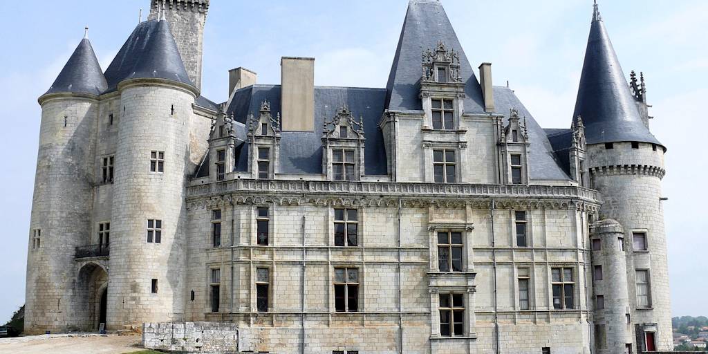 Discover the beautiful Chateau Rochefoucauld Discover the beautiful Chateau Rochefoucauld