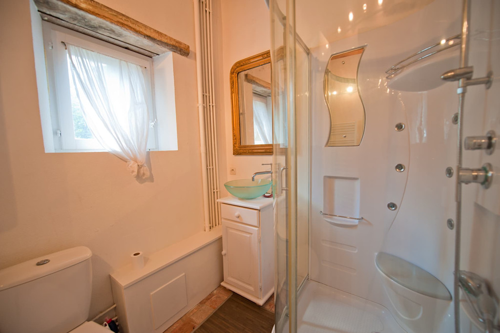 La Maison de la Plaine bathroom