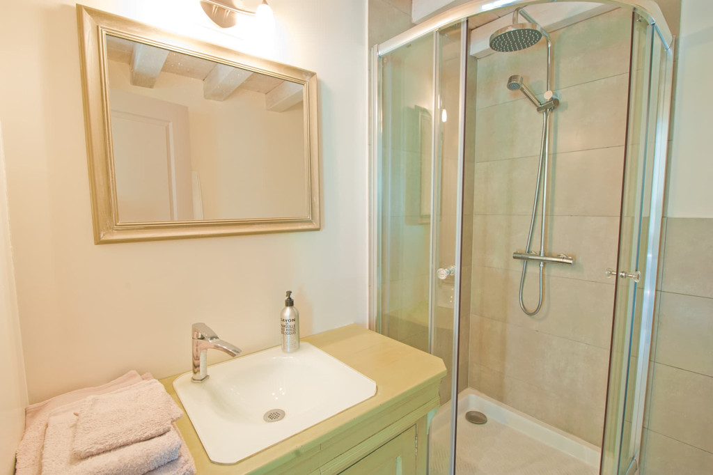 Pavillon du Jardin bathroom