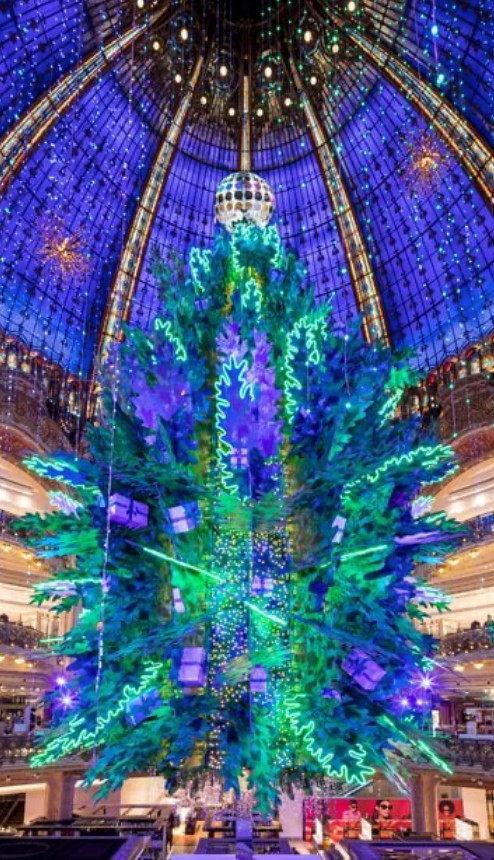 The Christmas Tree of Gelleries Lafayette in Paris