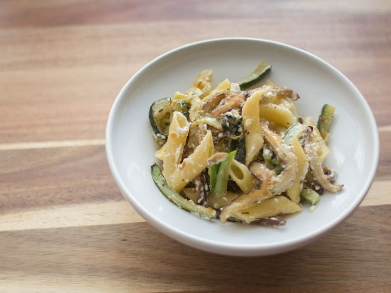 Pâtes penne lisce Barilla aux champignons et aux courgettes | Barilla ...