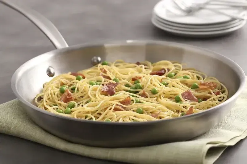 Thin Spaghetti with Prosciutto, Pecorino Cheese and Peas | Barilla