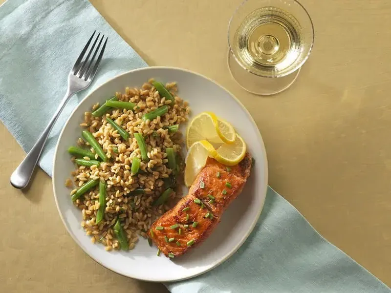 Grilled Salmon Recipe with Chickpea Orzo Green Bean Salad | Barilla