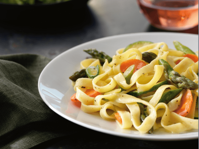 Pâtes tagliatelle Barilla avec légumes printaniers