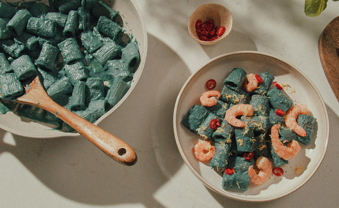 Al Bronzo® Mezzi Rigatoni Blue Pasta with Prawns | Barilla