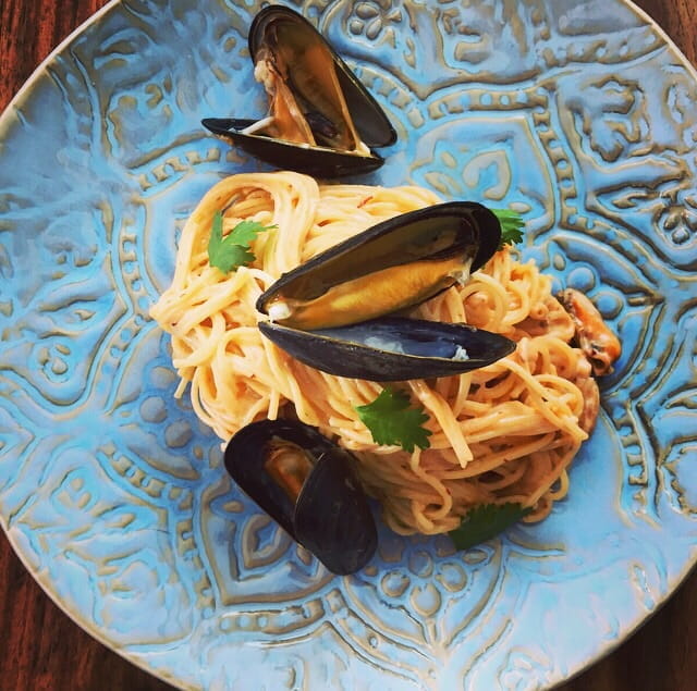 Pâtes capellini Barilla aux moules dans une sauce au piment chipotle