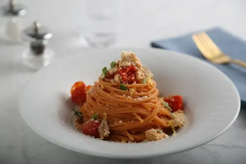 Red Lentil Spaghetti with Tomatoes and Rotisserie Chicken | Barilla