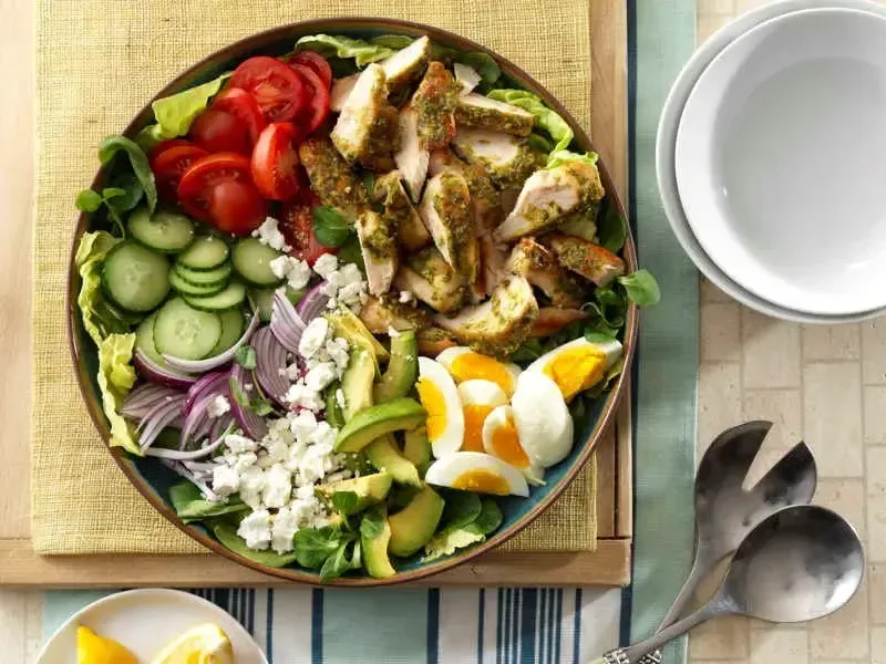 Grilled Chicken Salad with Rustic Basil Pesto and Veggies | Barilla