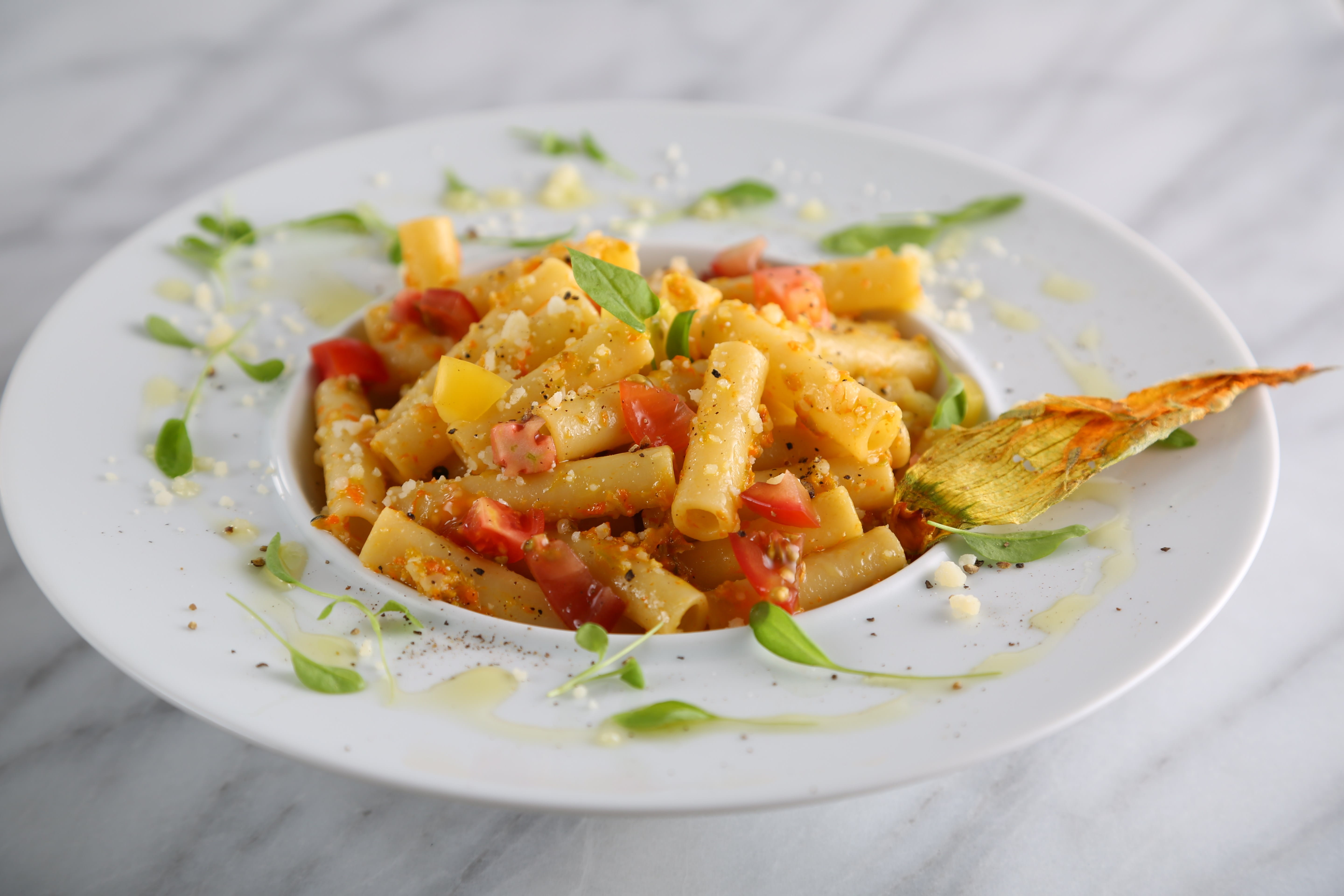 Pâtes rigatoni Barilla au pesto de fleurs de courgettes | Barilla ...