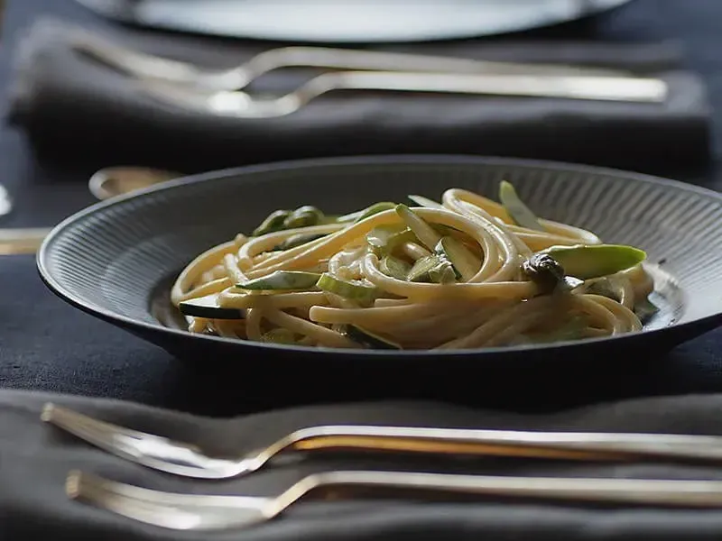 Collezione Bucatini with Creamy Bagna Cauda & Crunchy Vegetables | Barilla
