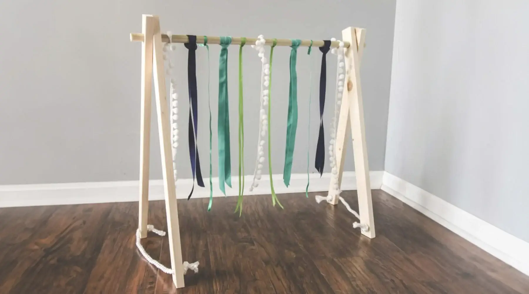 10391A CON 2025 Spring Companion DIY ladder fort