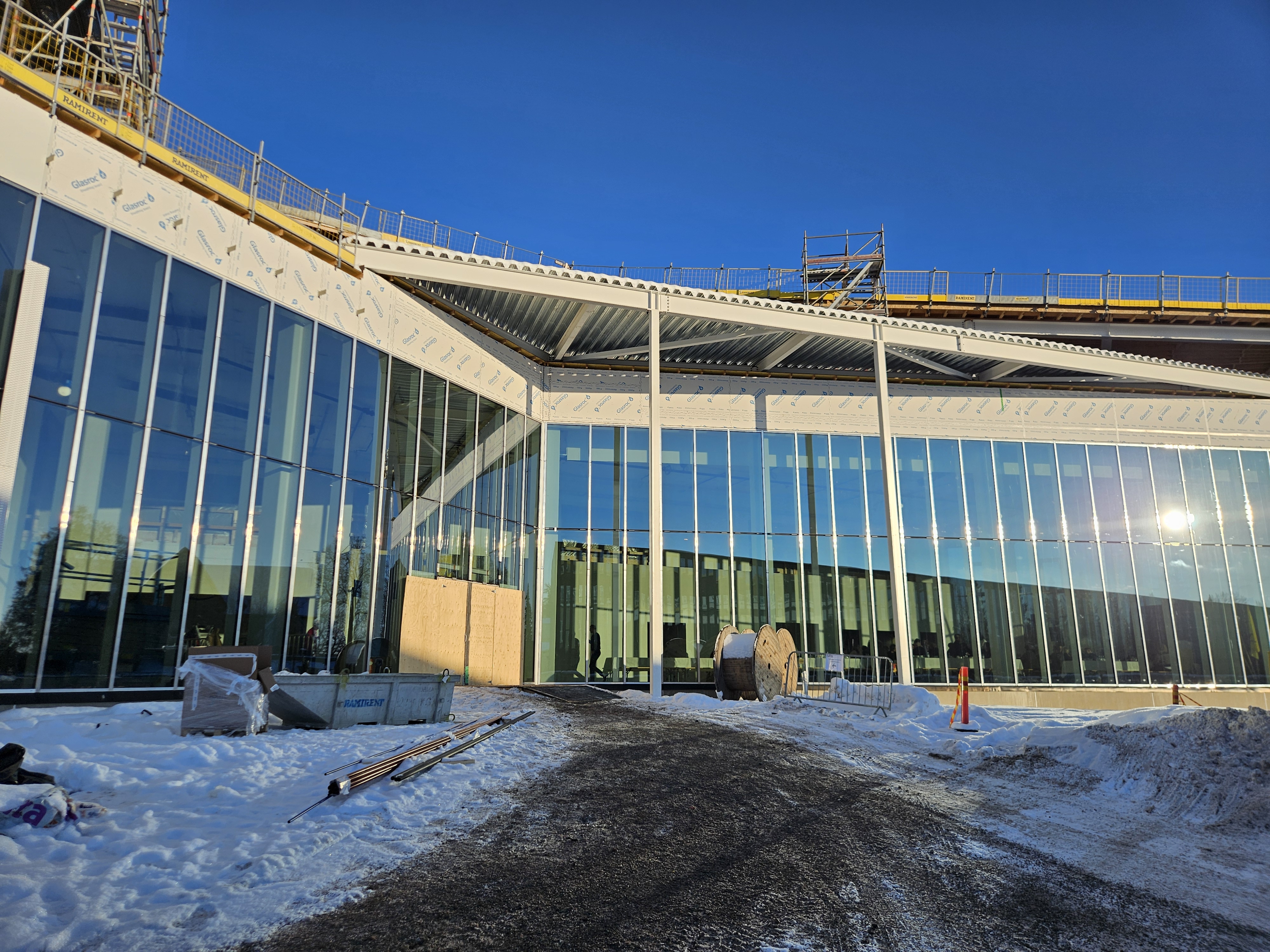 Kuva Lyyrasta keskeneräisenä