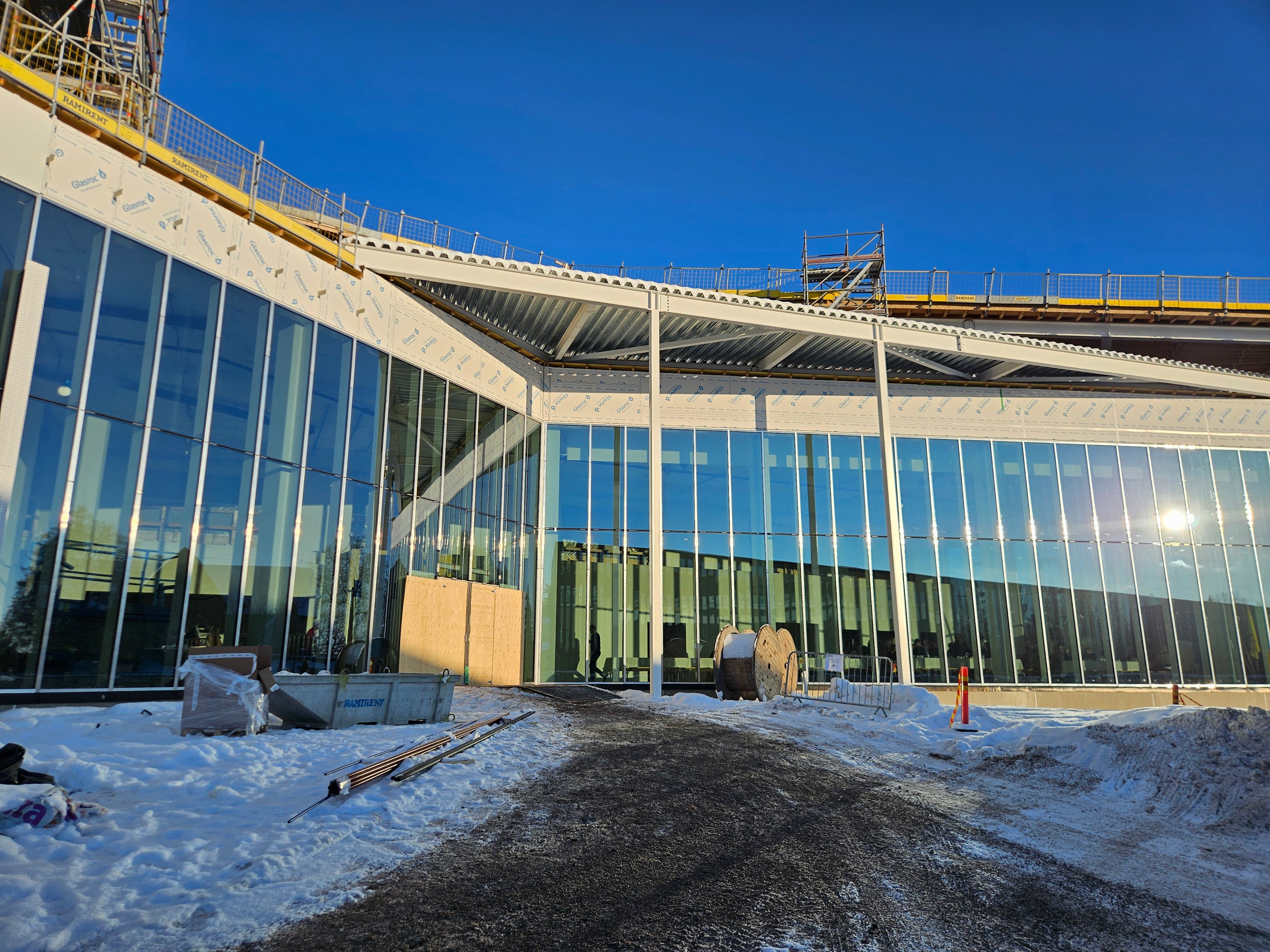 Kuva Lyyrasta keskeneräisenä