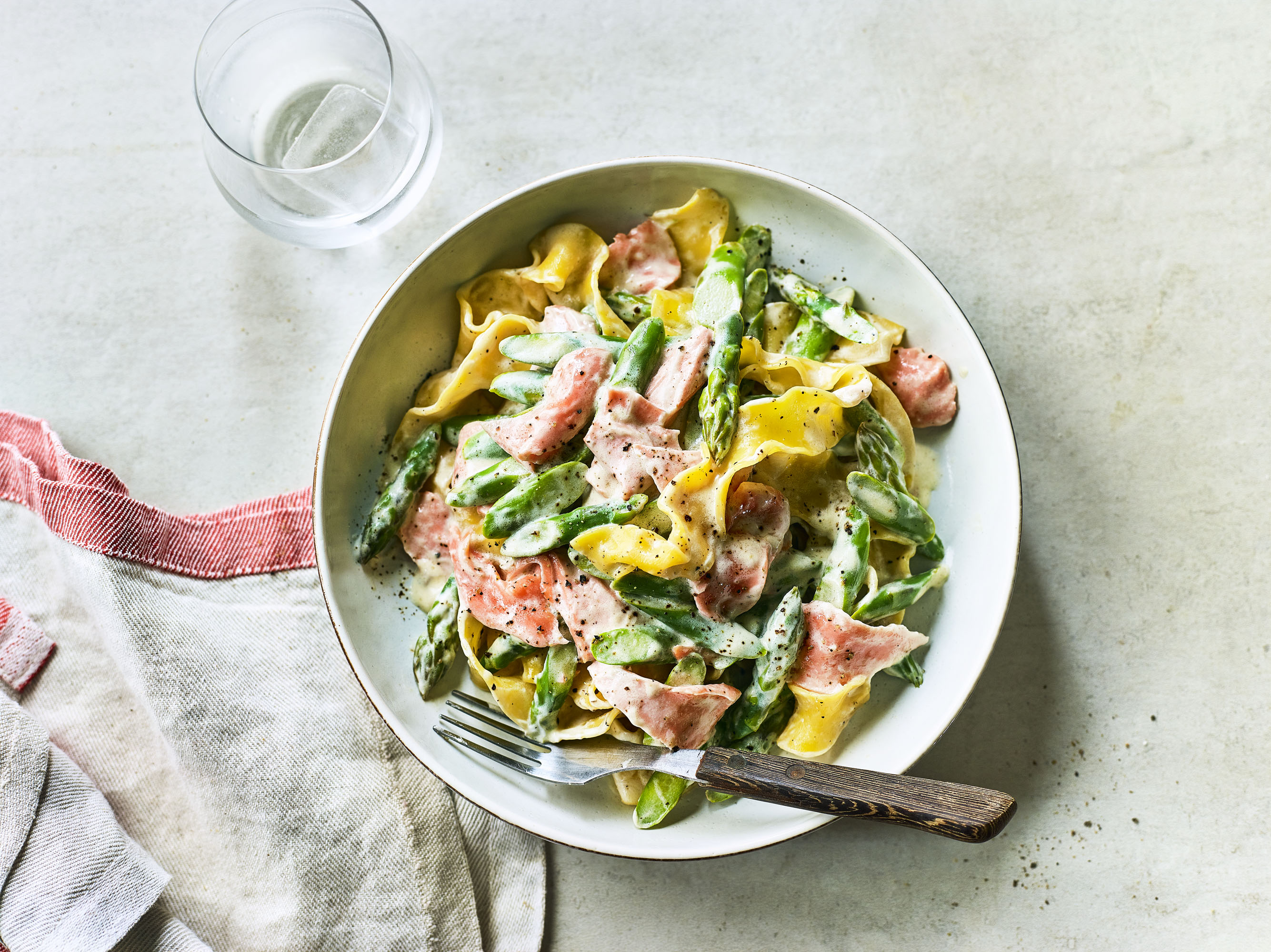 Creamy Salmon and Asparagus Pasta