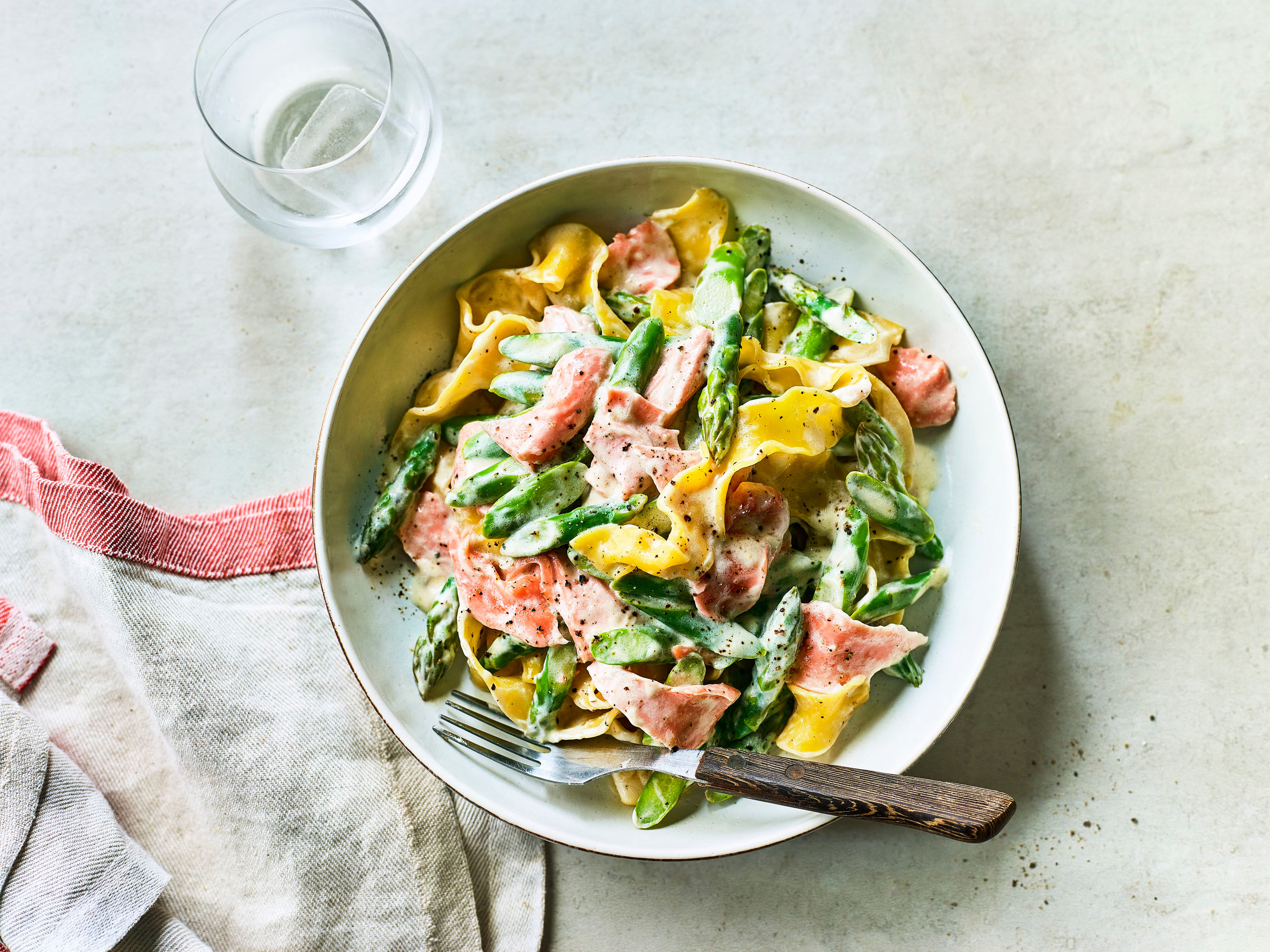 Creamy Salmon and Asparagus Pasta