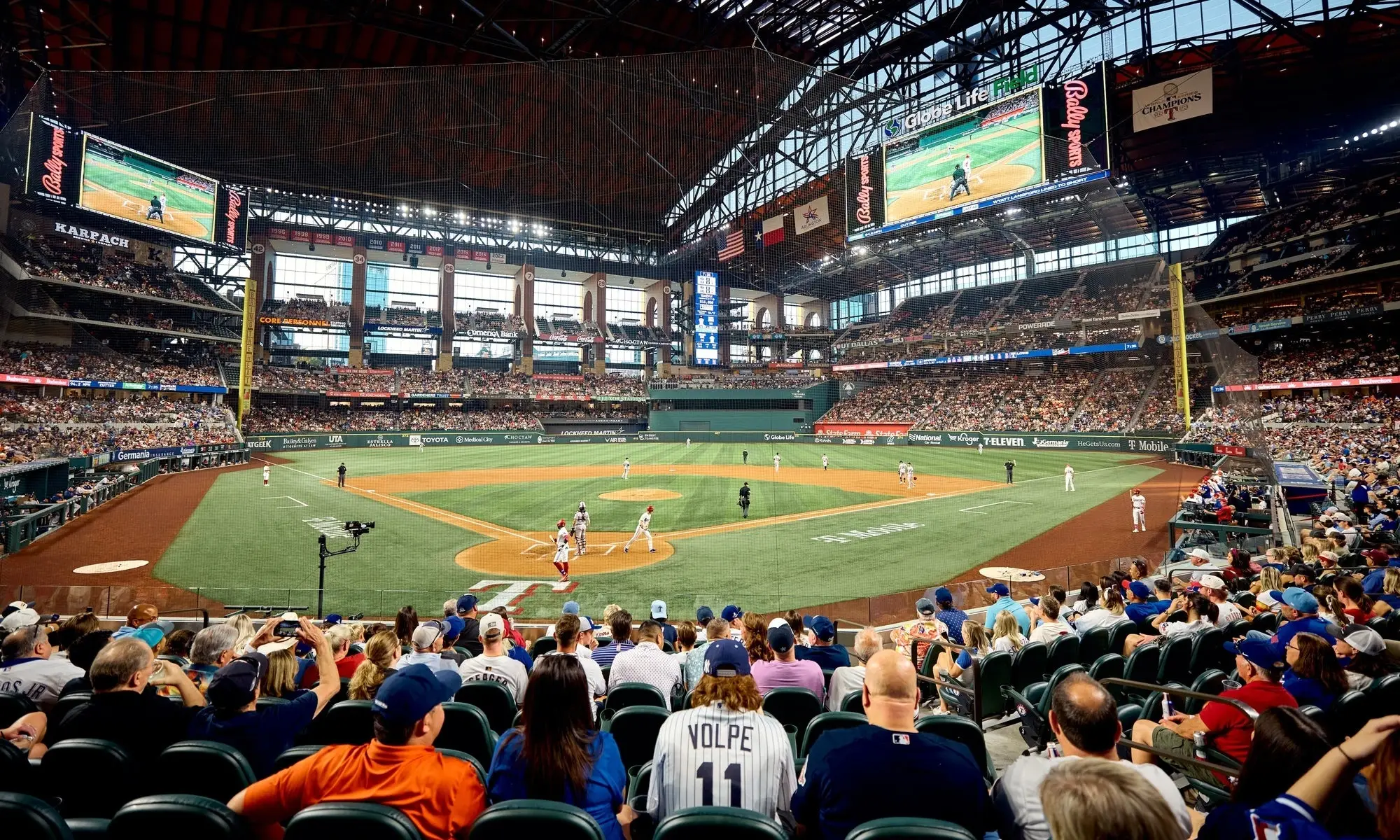 Globe Life Field fan guide: Best seats, what to eat and other Texas Rangers game tips