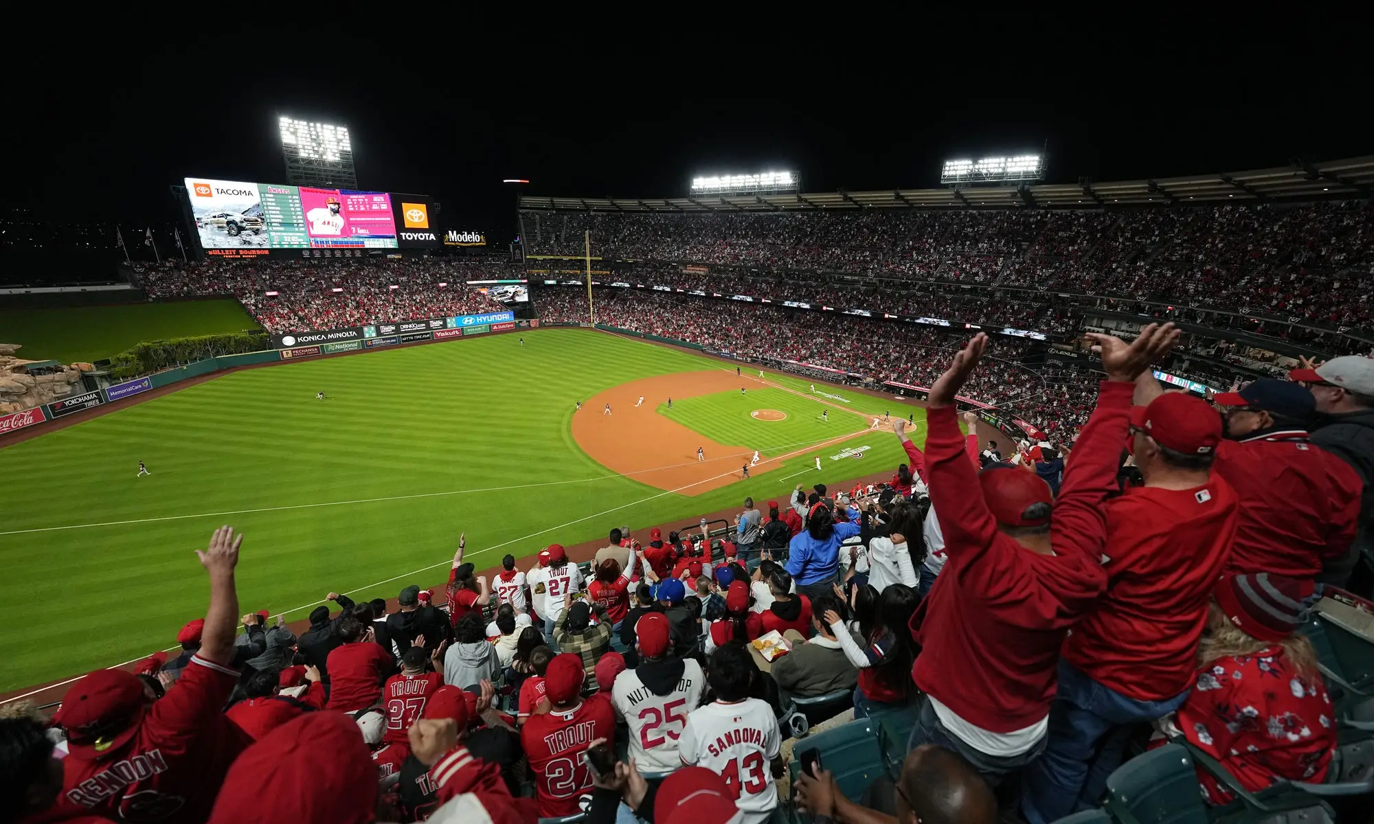 Angel Stadium fan guide: Best seats, what to eat and other Angels game tips