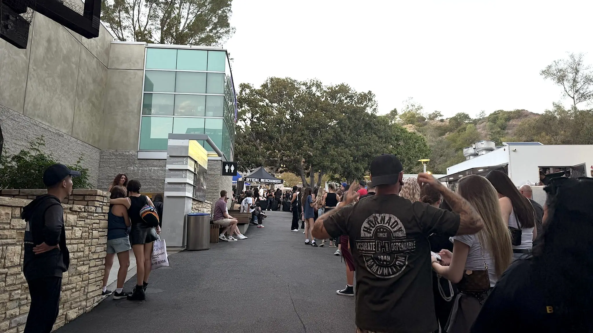 MERCH LINE hollywood-bowl-merch-line-walkway copy