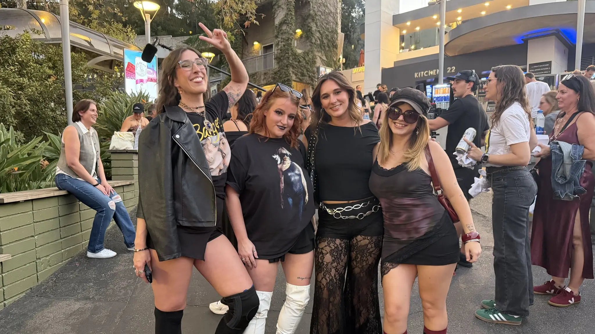 OUTFITS fans-group-photo-hollywood-bowl-plaza