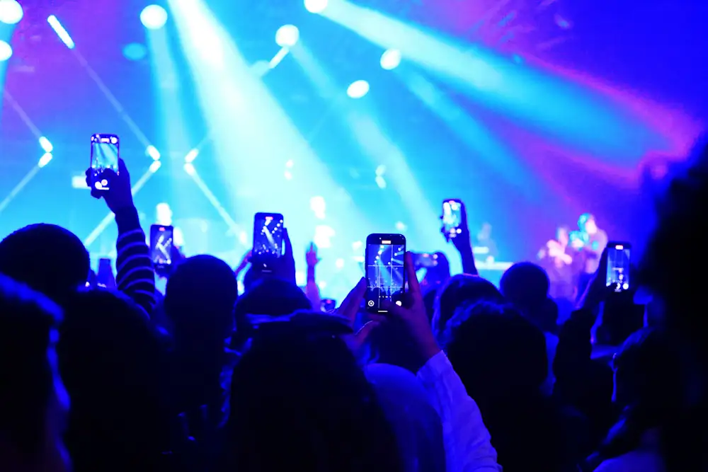 No-phone concerts and comedy shows: How Yondr pouches work and what fans should expect
