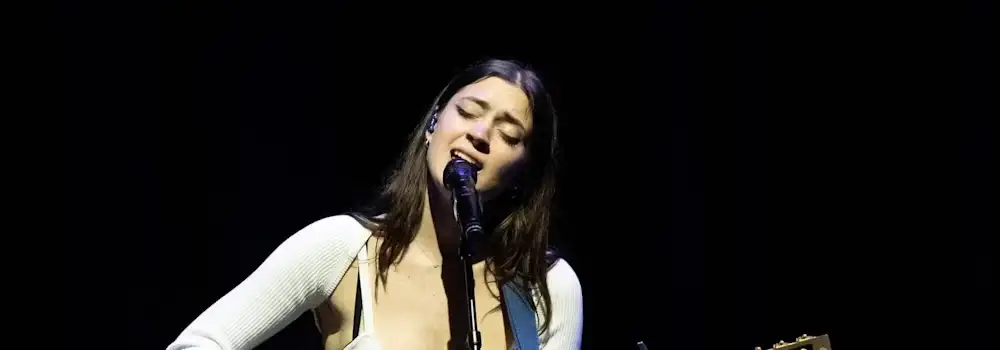 Lizzy McAlpine announces “The Over Country Tour” 2027: Dates, presales and tickets