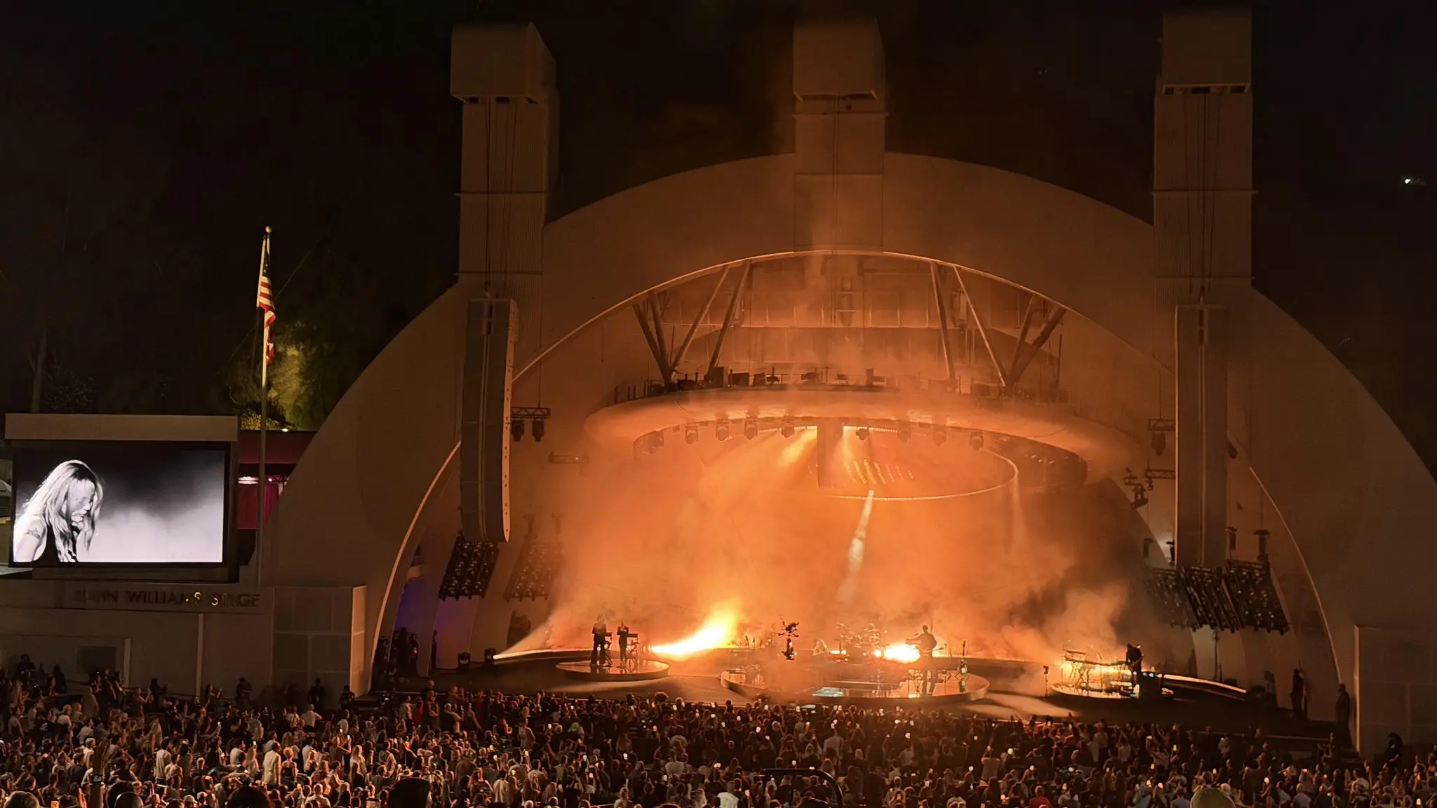 Miley hollywood-bowl-wide-shot-pyro