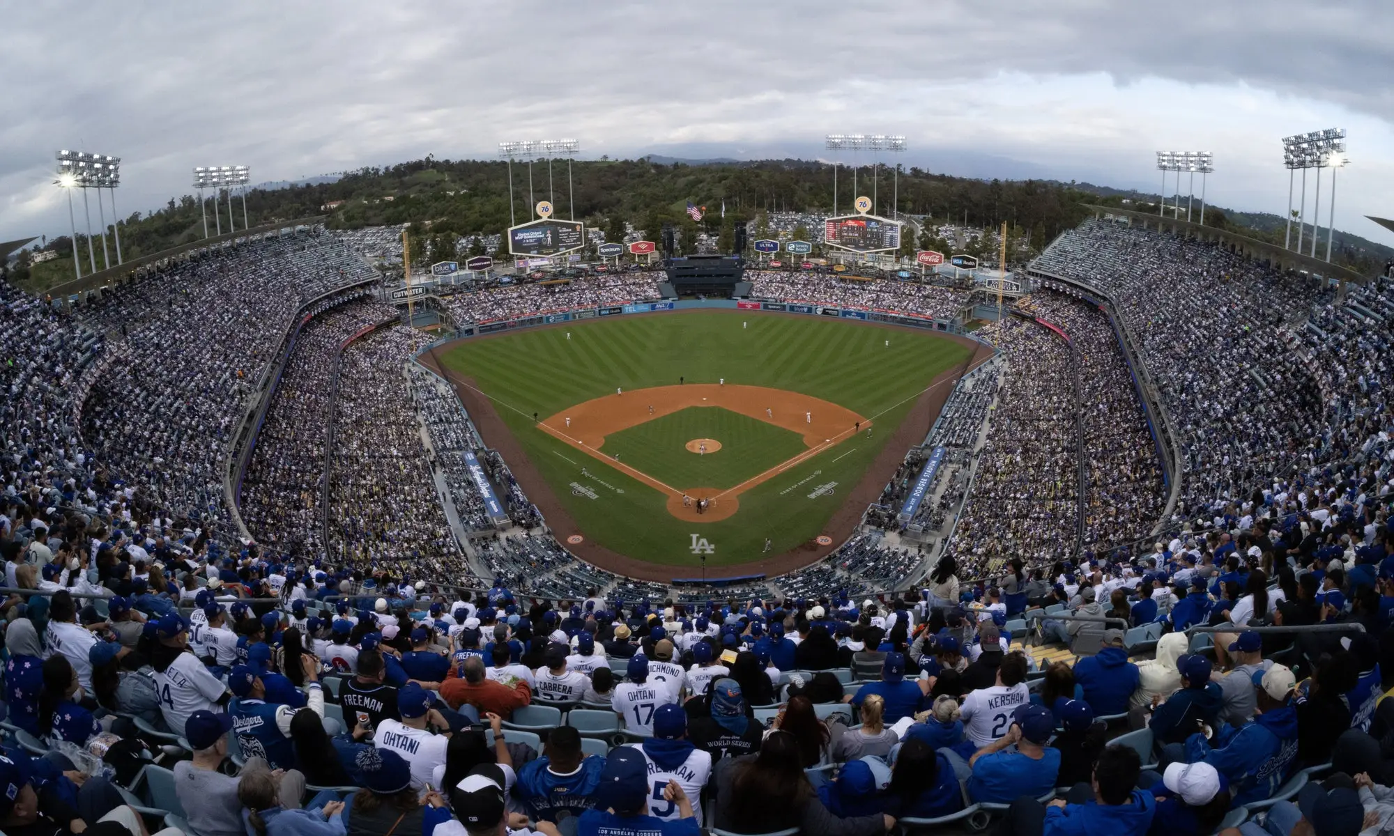 Dodger Stadium fan guide: Best seats, what to eat and other Dodgers game tips