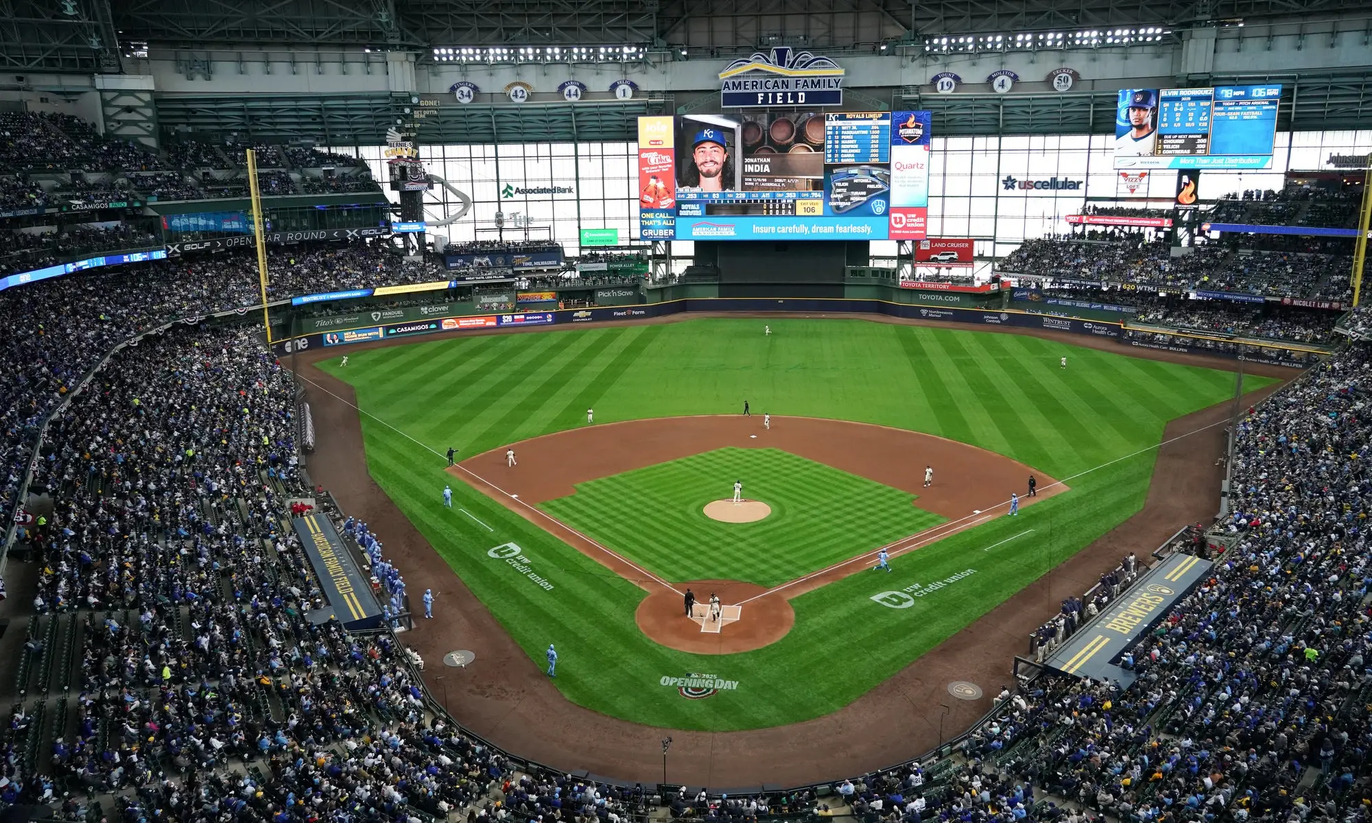 American Family Field fan guide: Best seats, what to eat and other Brewers game tips
