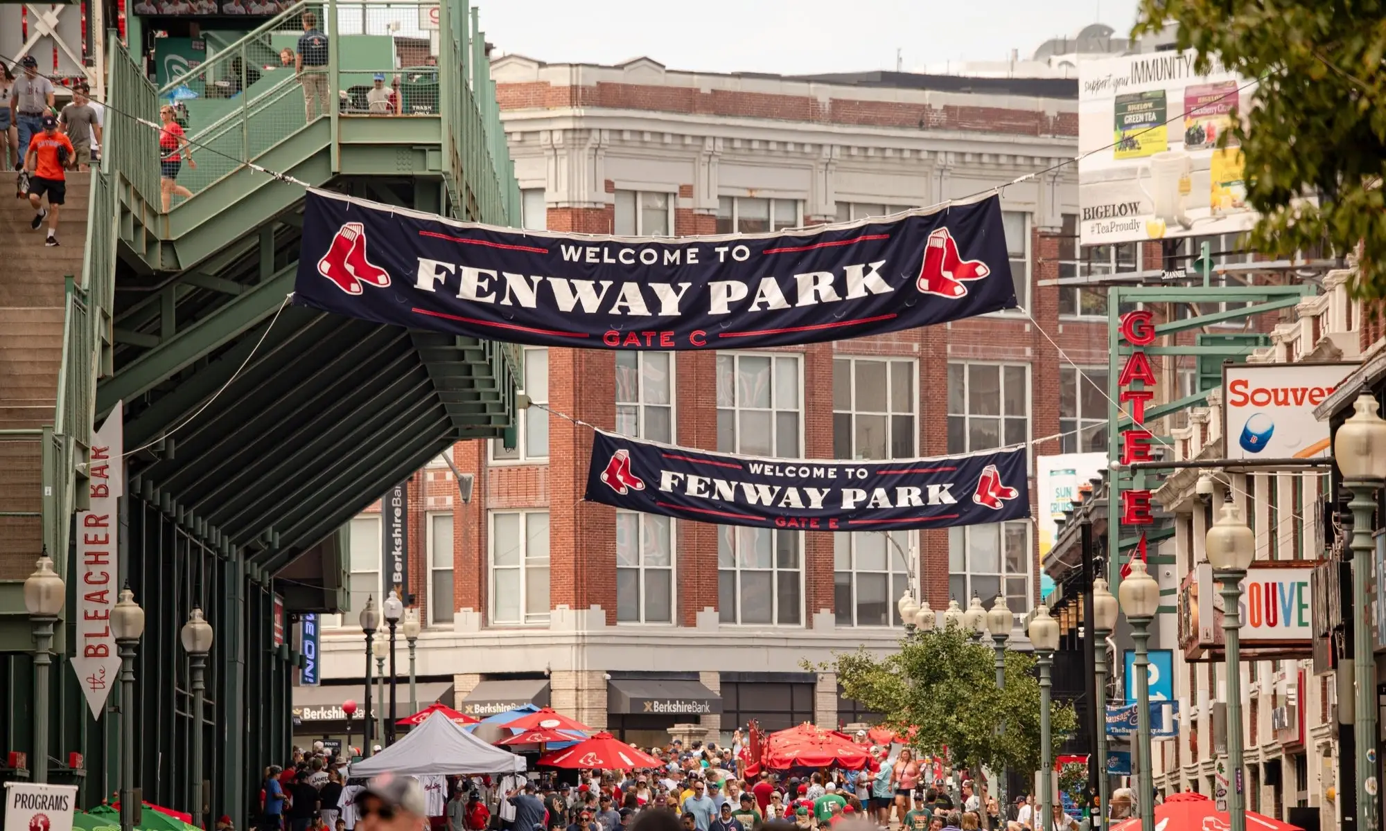 Fenway Park fan guide: Best seats, what to eat and other Red Sox game tips