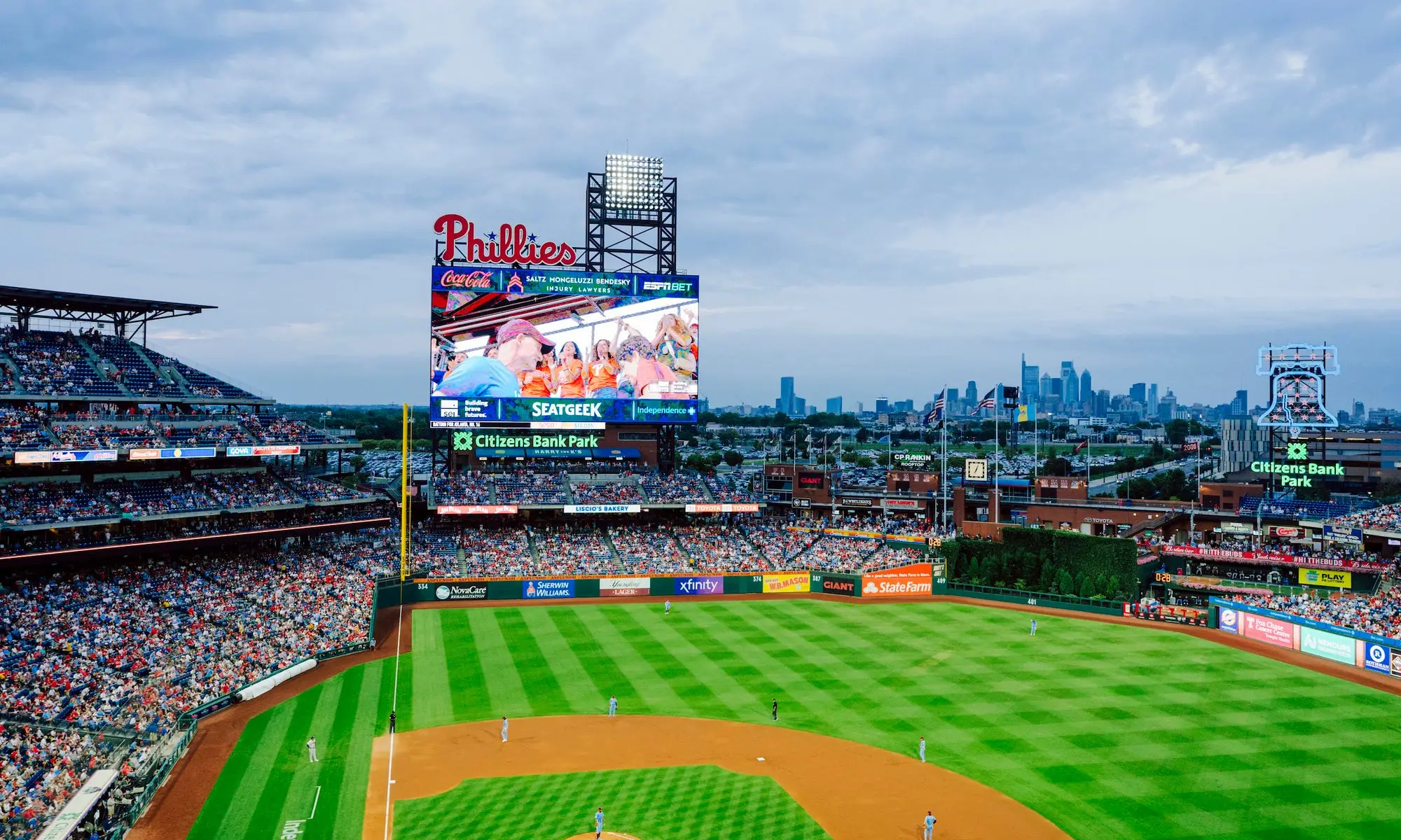 Citizens Bank Park fan guide: Best seats, what to eat and other Phillies game tips