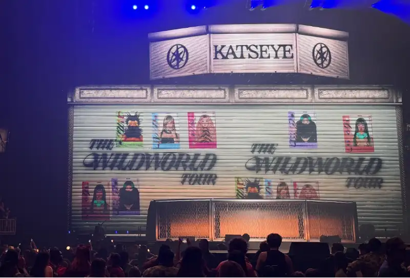 KATSEYE Front Row