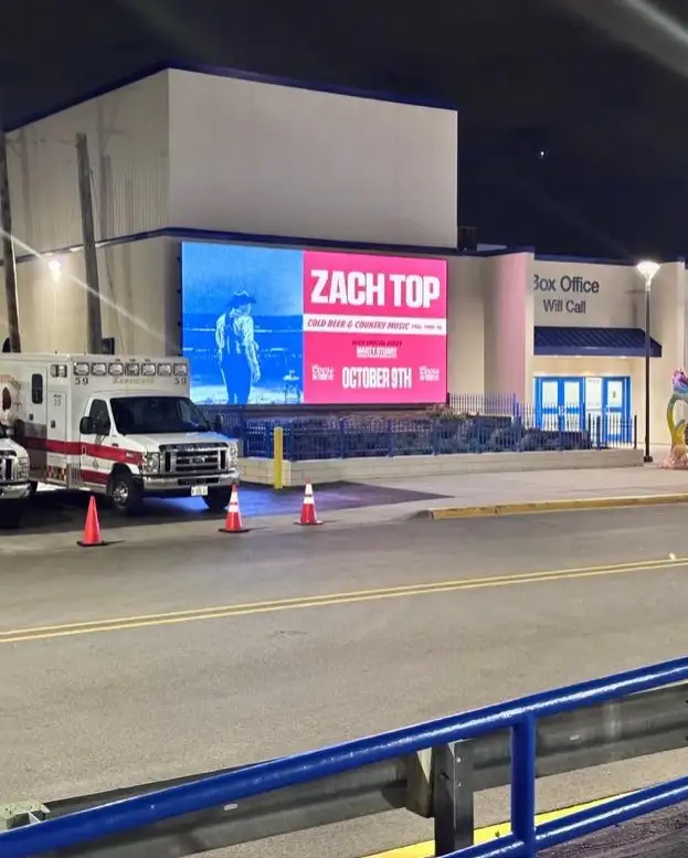 Zach Top Marquee