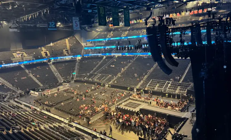 Sombr Front Row