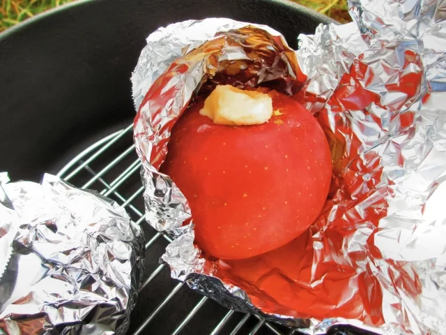 baked-apple-for-winter-camp-with-kids