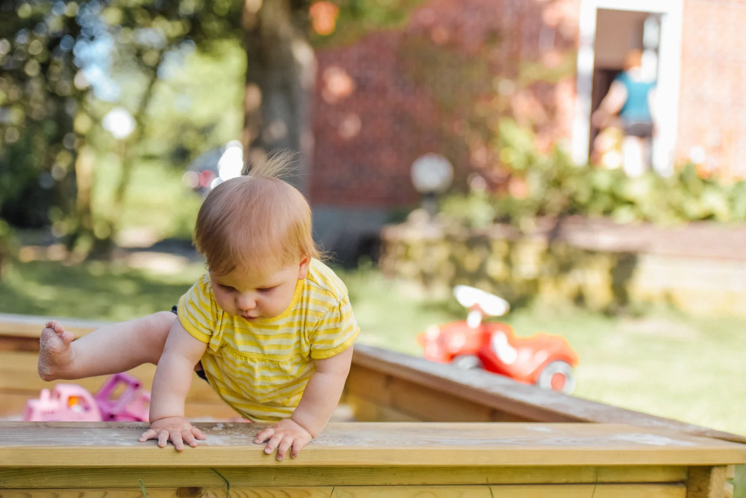 baby–crawling-at-nursery-garden