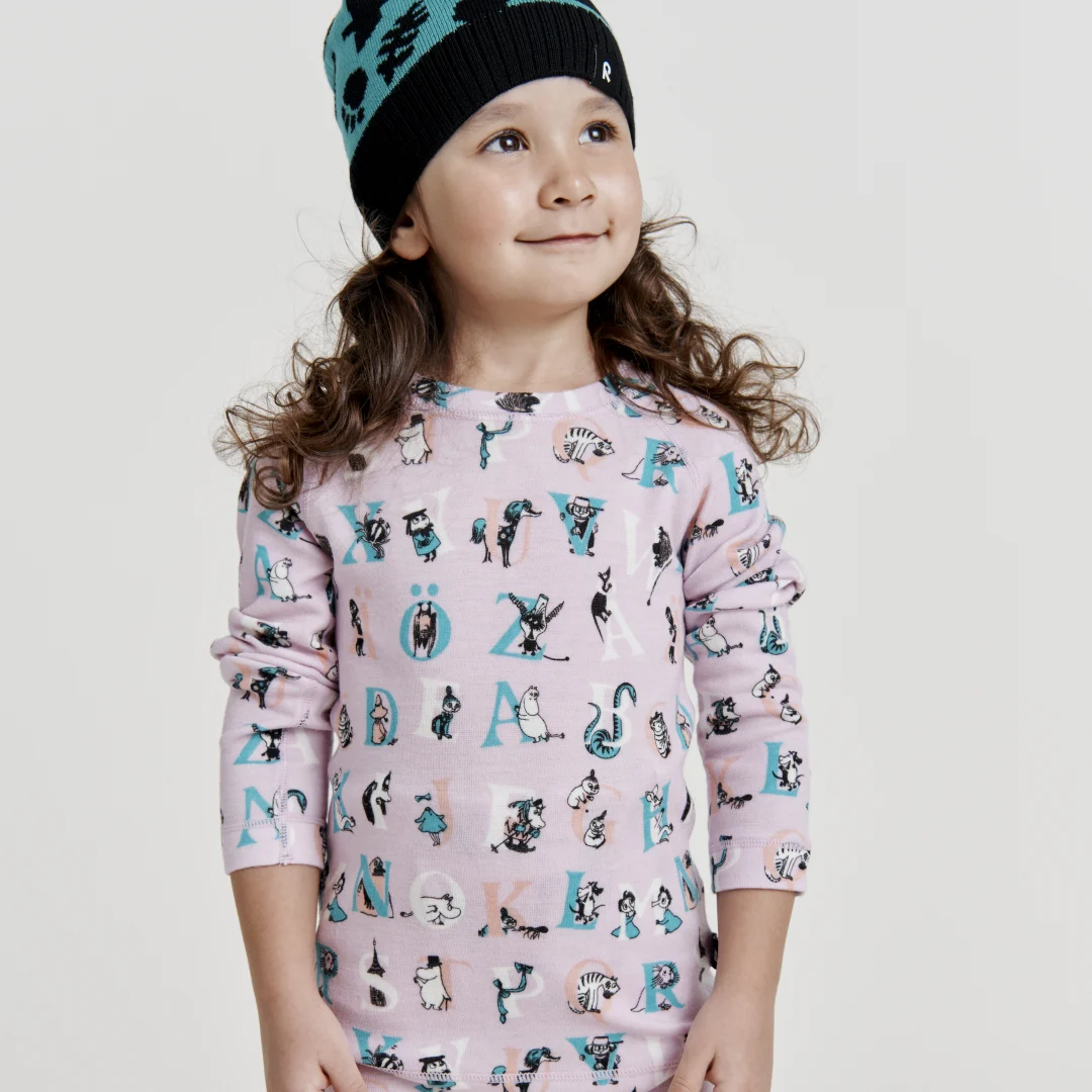 kid-wearing-moomin-innerwear