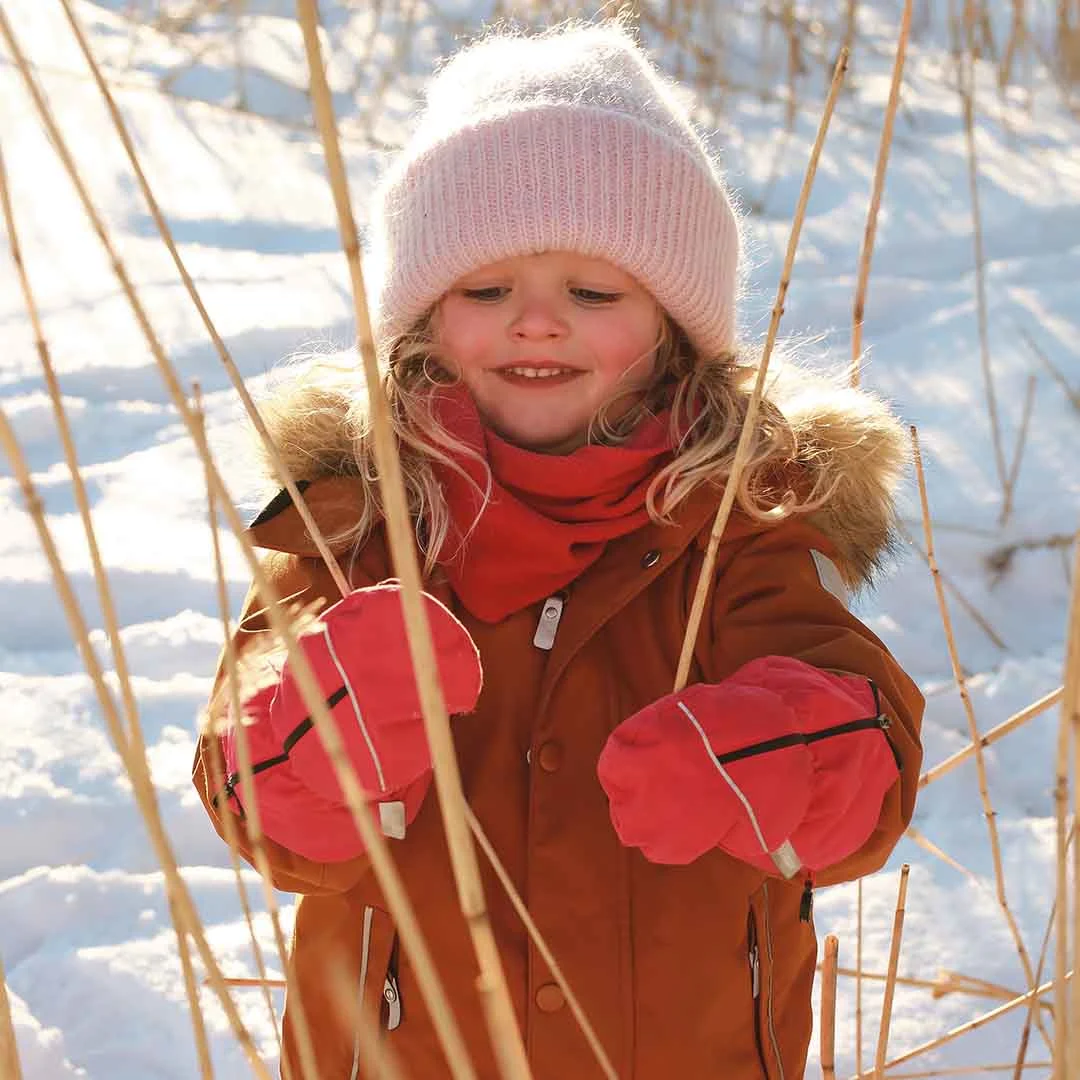 baby in snow sustainability material HERO 1080x1080