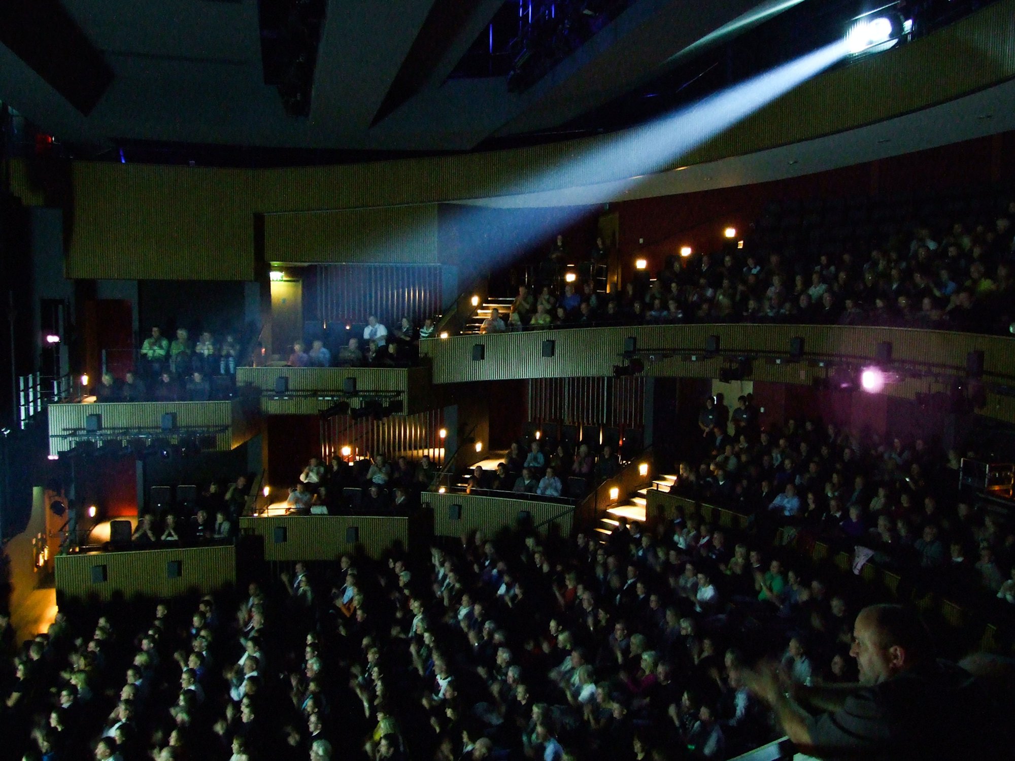 Dunstable Grove, Lighting Position