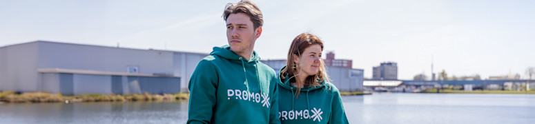 secondary samen-sterk-in-dezelfde-outfit