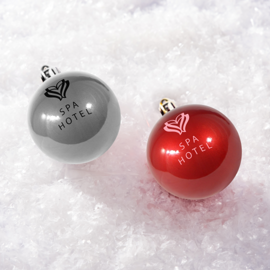 plastic-bedrukte-kerstballen-rood-zilver-glanzend